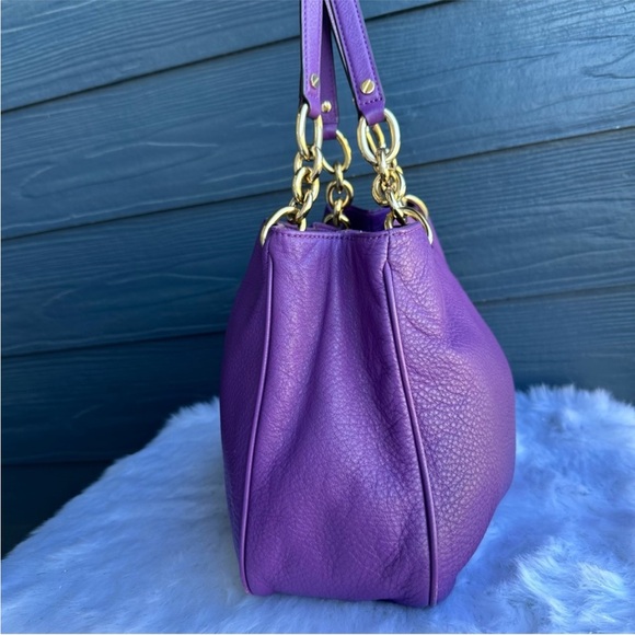 Michael Kors Purple Leather Shoulder
Bag with Gold Hardware Bedford - Picture 3 of 11